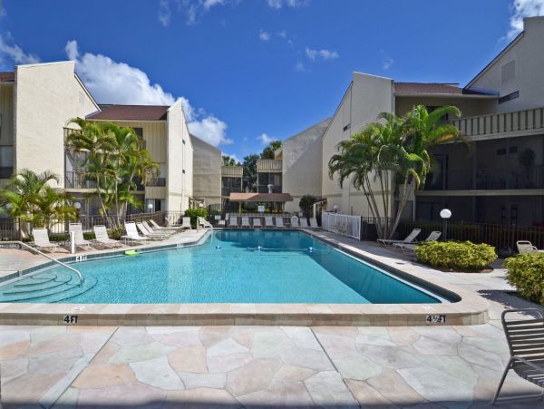 Siesta Key Vacation Rentals - Renovated 2-Bedroom Beach Condo with Pool