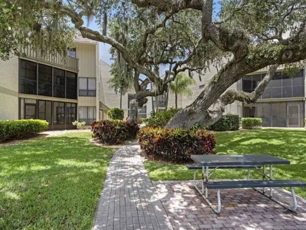 Siesta Key Vacation Rentals - Renovated 2-Bedroom Beach Condo with Pool