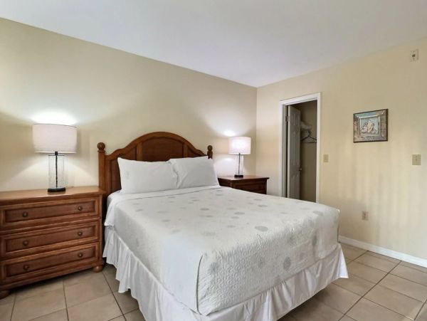 Siesta Key Vacation Rentals - Renovated 2-Bedroom Beach Condo with Pool