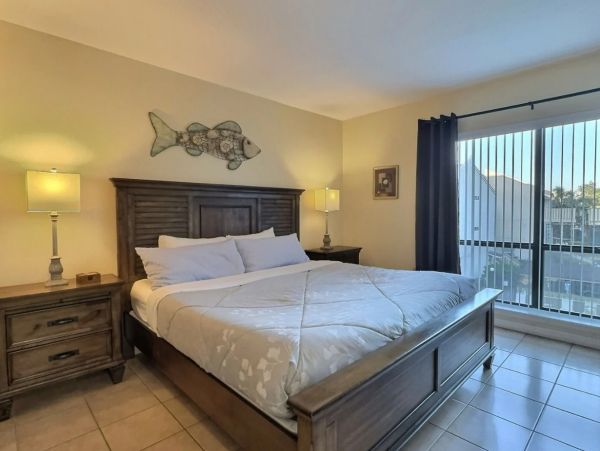 Siesta Key Vacation Rentals - Renovated 2-Bedroom Beach Condo with Pool