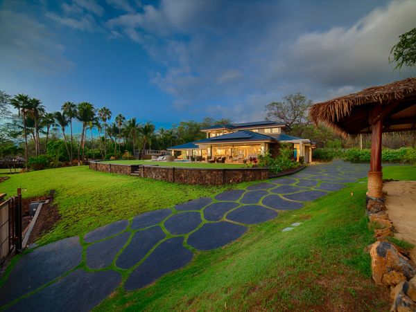 Luxury 4 Bedroom House  with Pool & Ocean View