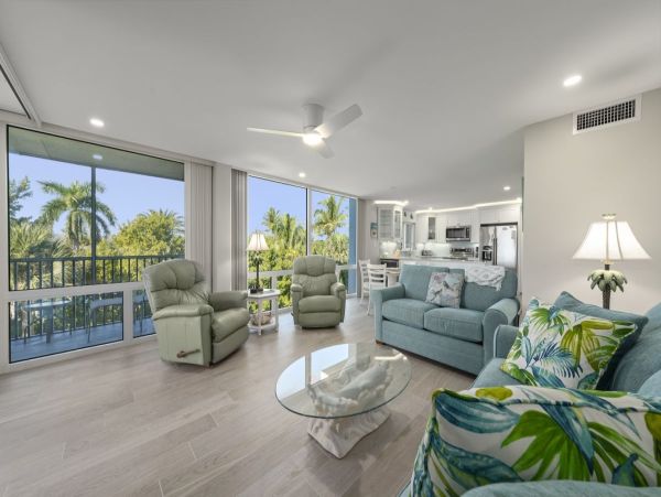 Sanibel Island Vacation Rentals -2-Bedroom Beach View Condo with Pool & Lanai