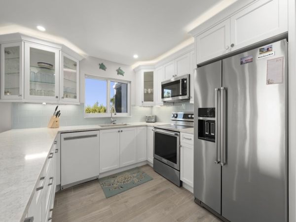 Sanibel Island Vacation Rentals -2-Bedroom Beach View Condo with Pool & Lanai