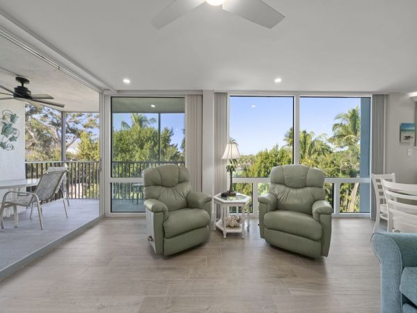 Sanibel Island Vacation Rentals -2-Bedroom Beach View Condo with Pool & Lanai
