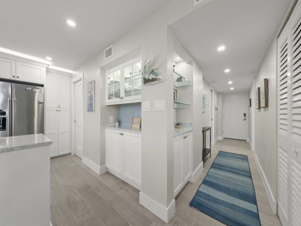 Sanibel Island Vacation Rentals -2-Bedroom Beach View Condo with Pool & Lanai