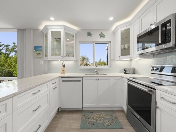 Sanibel Island Vacation Rentals -2-Bedroom Beach View Condo with Pool & Lanai