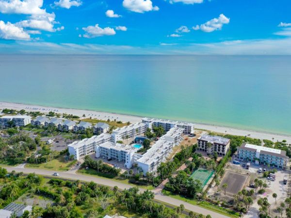 Sanibel Island Vacation Rentals -2-Bedroom Beach View Condo with Pool & Lanai