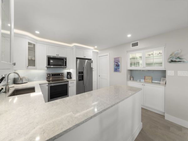 Sanibel Island Vacation Rentals -2-Bedroom Beach View Condo with Pool & Lanai