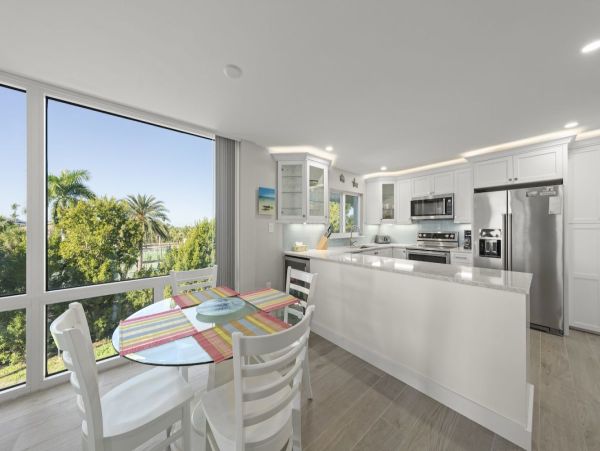 Sanibel Island Vacation Rentals -2-Bedroom Beach View Condo with Pool & Lanai