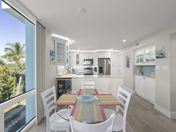 Sanibel Island Vacation Rentals -2-Bedroom Beach View Condo with Pool & Lanai