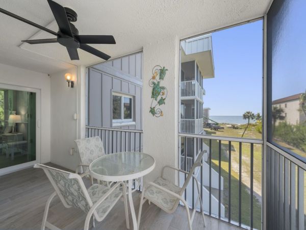 Sanibel Island Vacation Rentals -2-Bedroom Beach View Condo with Pool & Lanai
