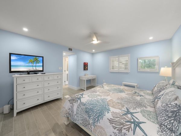 Sanibel Island Vacation Rentals -2-Bedroom Beach View Condo with Pool & Lanai