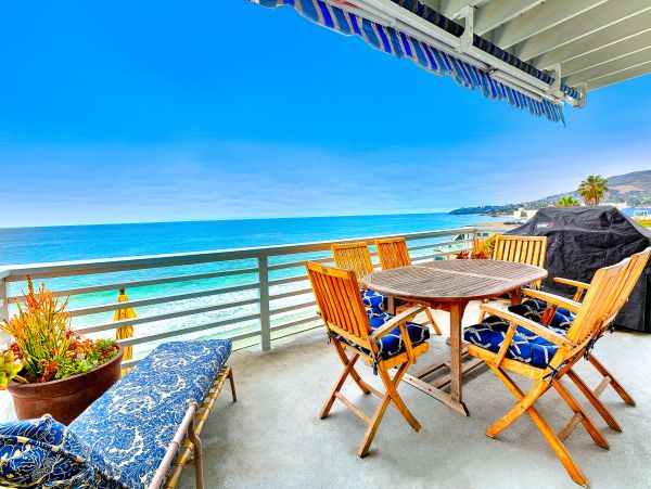 Stunning Oceanfront Vacation Home with Panoramic Views