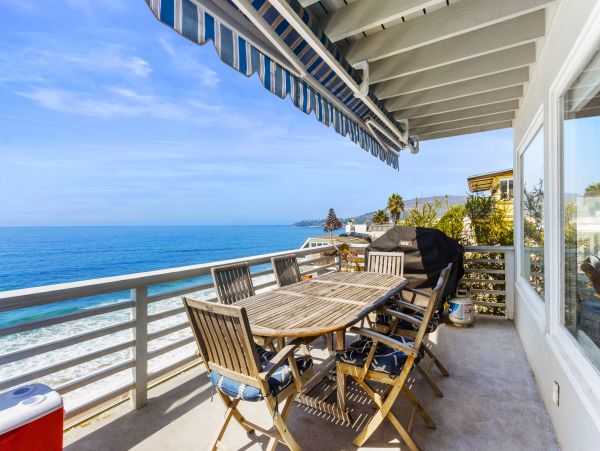 Stunning Oceanfront Vacation Home with Panoramic Views