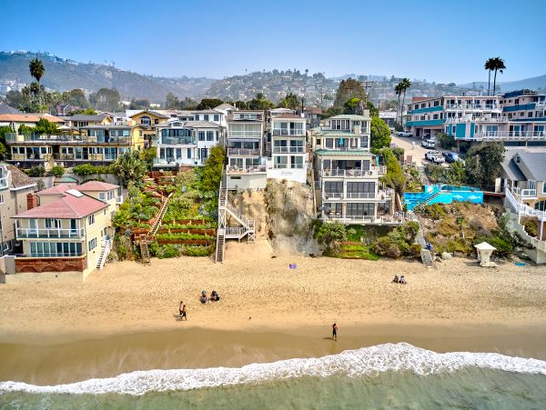 Stunning Oceanfront Vacation Home with Panoramic Views