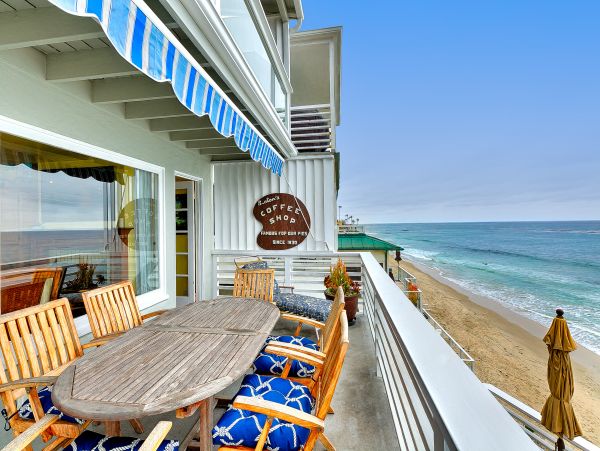 Stunning Oceanfront Vacation Home with Panoramic Views