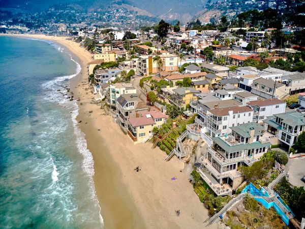 Stunning Oceanfront Vacation Home with Panoramic Views