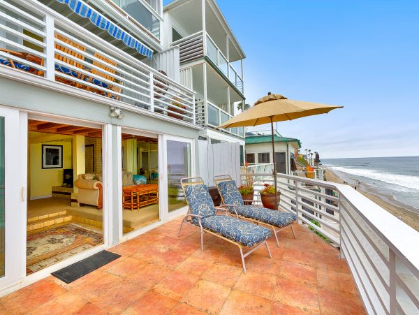 Stunning Oceanfront Vacation Home with Panoramic Views