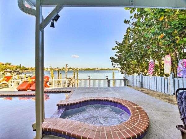 Indian Rock Walk to Beach Four Bedroom Vacation Home