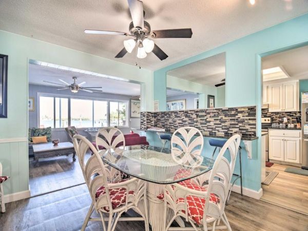 Indian Rock Walk to Beach Four Bedroom Vacation Home
