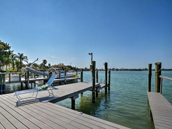 Indian Rock Walk to Beach Four Bedroom Vacation Home
