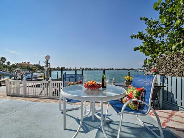 Indian Rock Walk to Beach Four Bedroom Vacation Home