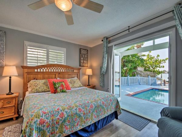 Indian Rock Walk to Beach Four Bedroom Vacation Home