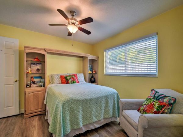 Indian Rock Walk to Beach Four Bedroom Vacation Home