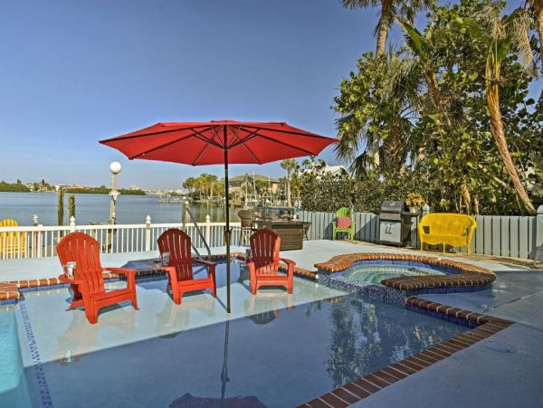 Indian Rock Walk to Beach Four Bedroom Vacation Home