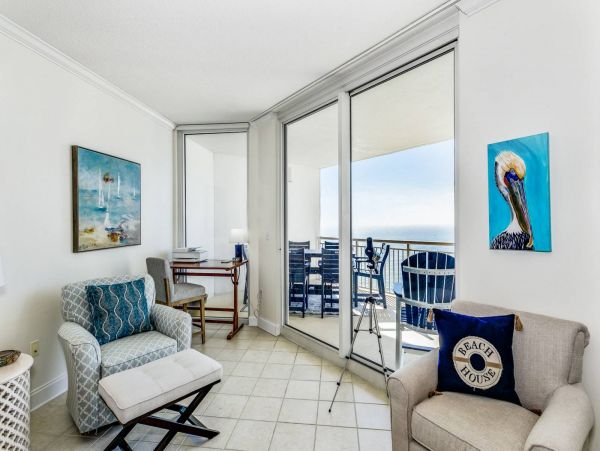 Breathtaking Views & Sunsets Three Bedroom Condo in Pensacola Beach