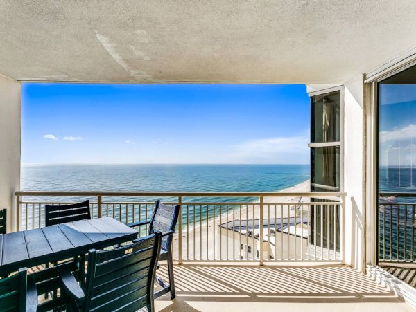 Breathtaking Views & Sunsets Three Bedroom Condo in Pensacola Beach