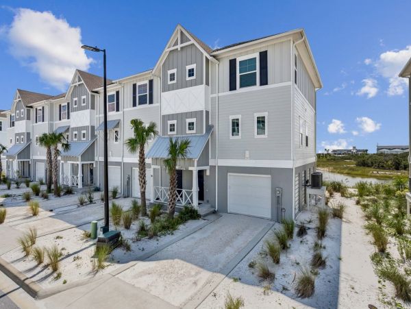 Pensacola Vacation Duplex Three Bedroom Walk to Beach