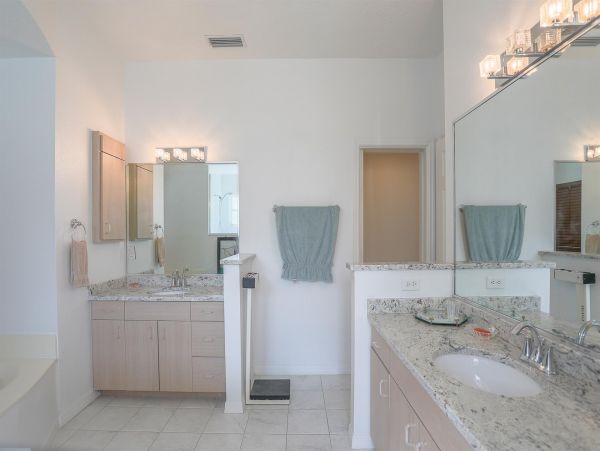 Sarasota Home 1024010