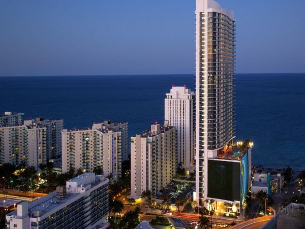 Hollywood, FL Vacation Rental with Ocean Views and Amenities