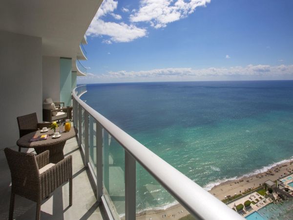 Hollywood, FL Vacation Rental with Ocean Views and Amenities