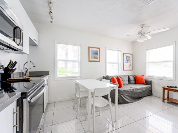 Hollywood Home 1024042