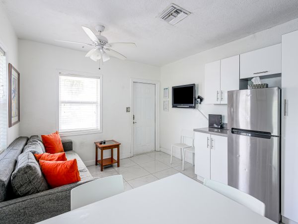 Hollywood Home 1024042