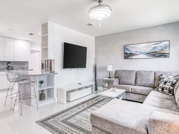 Hollywood Home 1024043