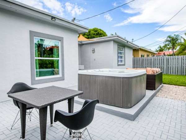 Hollywood Home 1024043