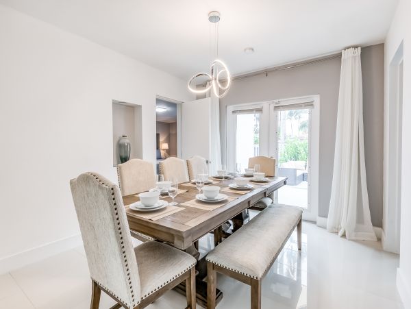 Hollywood Home 1024043