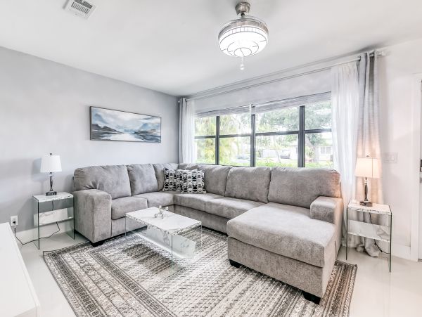 Hollywood Home 1024043