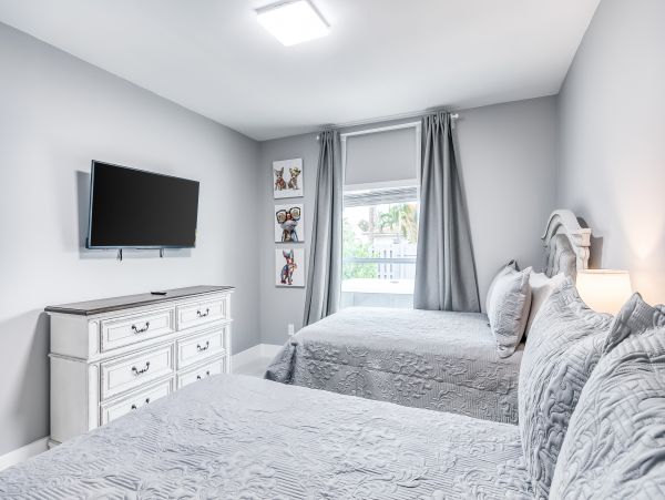 Hollywood Home 1024043