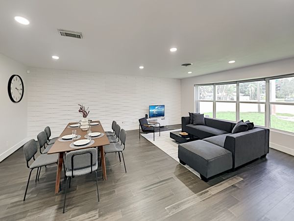 Hollywood Home 1024044