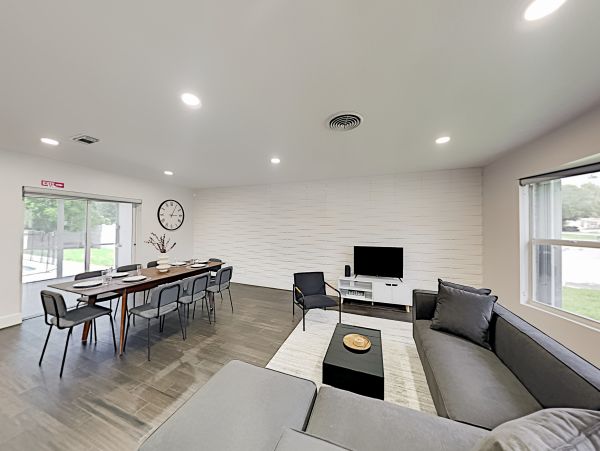 Hollywood Home 1024044