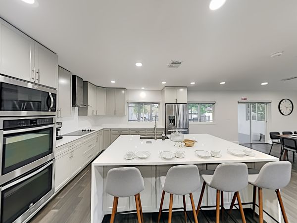Hollywood Home 1024044