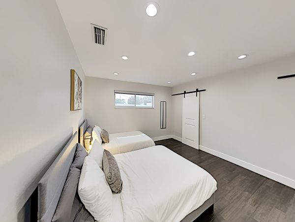 Hollywood Home 1024044