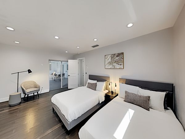 Hollywood Home 1024044