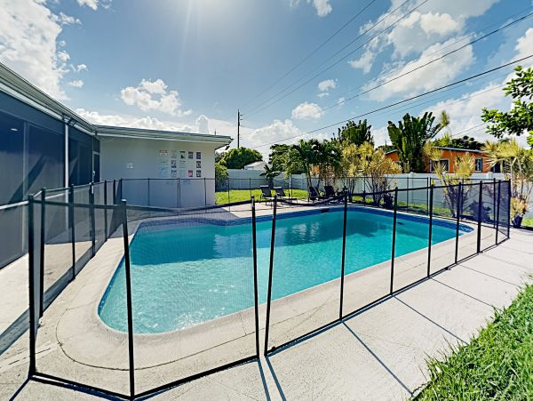 Hollywood Home 1024044