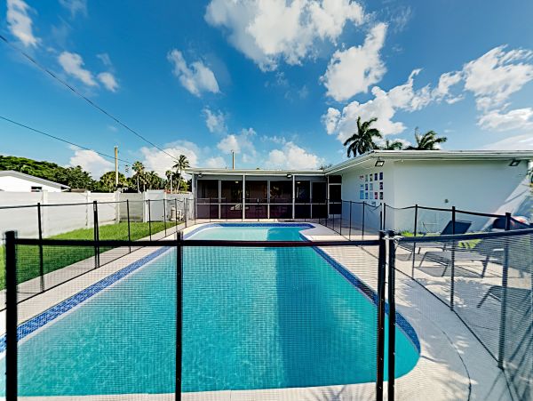 Hollywood Home 1024044