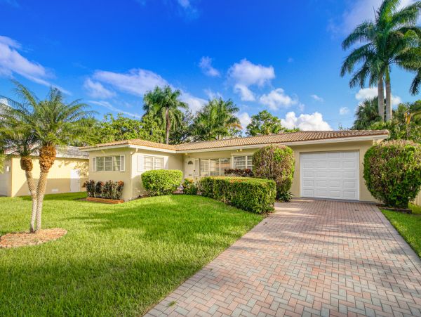 Lovely 3 Bedroom Home with Pool in Hollywood FL